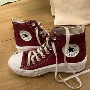 High top platform Converse women’s size 7.5